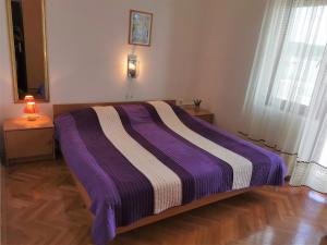 Postel nebo postele na pokoji v ubytování Apartments by the sea Barbat, Rab - 4975