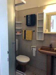 Koupelna v ubytování Apartments and rooms by the sea Barbat, Rab - 4973