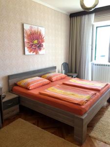 Postel nebo postele na pokoji v ubytování Apartments and rooms by the sea Barbat, Rab - 4973