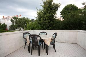 Balkón nebo terasa v ubytování Apartments by the sea Barbat, Rab - 4975