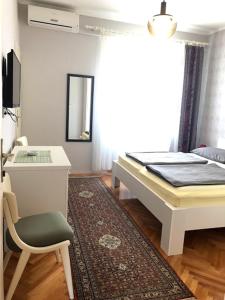 Postel nebo postele na pokoji v ubytování Apartments and rooms by the sea Barbat, Rab - 4973