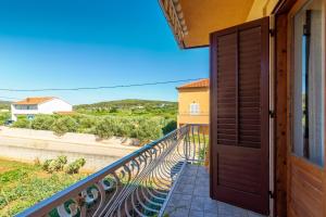 Balkón alebo terasa v ubytovaní Apartments and rooms with parking space Jelsa, Hvar - 4028