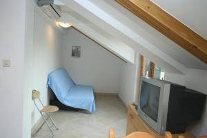 Televízia a/alebo spoločenská miestnosť v ubytovaní Rooms by the sea Slano, Dubrovnik - 5205