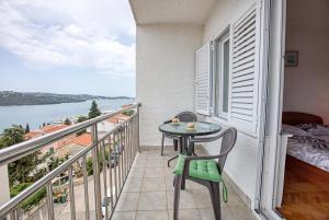 Balkón nebo terasa v ubytování Apartments by the sea Tisno, Murter - 5130