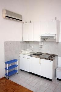 Kuchyň nebo kuchyňský kout v ubytování Apartments by the sea Necujam, Solta - 5162