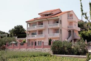 Το κτήριο όπου στεγάζεται  ο ξενώνας