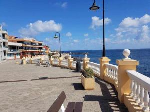 Fotografia z galérie ubytovania Primera línea con preciosas vistas al mar v destinácii Melenara