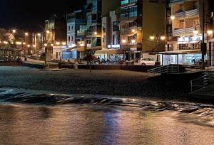 Fotografia z galérie ubytovania Primera línea con preciosas vistas al mar v destinácii Melenara