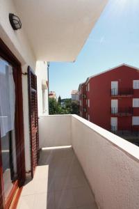 Balkón nebo terasa v ubytování Apartments and rooms by the sea Palit, Rab - 5044