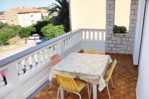 Balkón nebo terasa v ubytování Apartments and rooms with parking space Palit, Rab - 5061