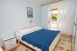 Postel nebo postele na pokoji v ubytování Apartments and rooms with parking space Palit, Rab - 5061