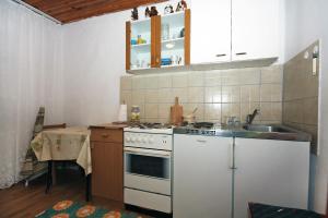 Kuchyň nebo kuchyňský kout v ubytování Apartments by the sea Prozurska Luka, Mljet - 4939