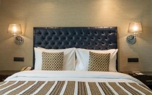 Ein Bett oder Betten in einem Zimmer der Unterkunft Sarovar Portico Jaipur
