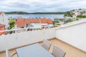 Balkón nebo terasa v ubytování Apartments and rooms by the sea Palit, Rab - 5010