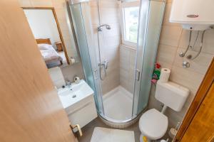 Koupelna v ubytování Apartments and rooms by the sea Palit, Rab - 5010