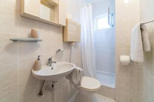 Koupelna v ubytování Apartments and rooms by the sea Palit, Rab - 5010
