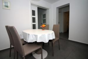 Fotografie z fotogalerie ubytování Family friendly apartments with a swimming pool Tisno, Murter - 5073 v destinaci Tisno