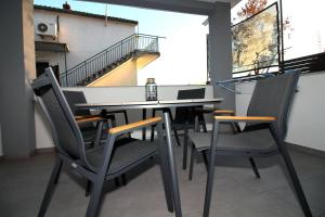 a dining room with a table and chairs at Family friendly apartments with a swimming pool Tisno, Murter - 5073 in Tisno