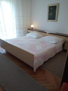 Postel nebo postele na pokoji v ubytování Apartments by the sea Podgora, Makarska - 6774