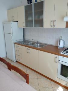 Kuchyň nebo kuchyňský kout v ubytování Apartments by the sea Podgora, Makarska - 6774