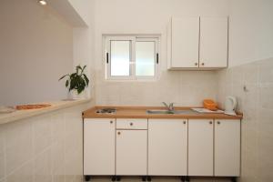 Kuchyň nebo kuchyňský kout v ubytování Apartments by the sea Podgora, Makarska - 6774
