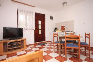 TV at/o entertainment center sa Apartments with a parking space Starigrad, Paklenica - 6618