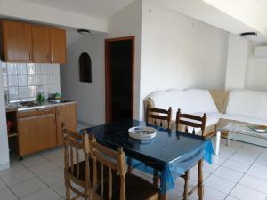 Fotografia z galérie ubytovania Apartments by the sea Podgora, Makarska - 6705 v Podgore