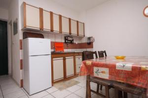 Kuchyň nebo kuchyňský kout v ubytování Apartments by the sea Povljana, Pag - 6502