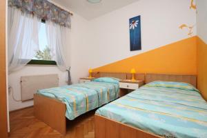 เตียงในห้องที่ Apartments by the sea Povljana, Pag - 6502