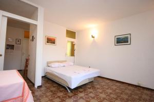 a hotel room with two beds and a window at Apartments by the sea Mandre, Pag - 6515 in Kolan