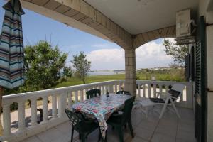 Balkón nebo terasa v ubytování Apartments by the sea Povljana, Pag - 6502