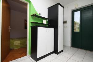 Kuchyň nebo kuchyňský kout v ubytování Apartments by the sea Povljana, Pag - 6502