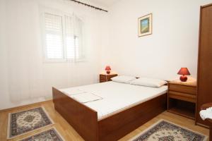 Posteľ alebo postele v izbe v ubytovaní Apartments by the sea Podgora, Makarska - 6782