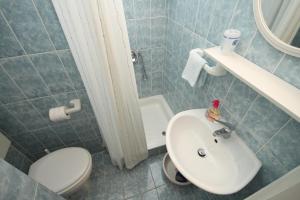 Kúpeľňa v ubytovaní Apartments by the sea Podgora, Makarska - 6782 + 12 fotografií