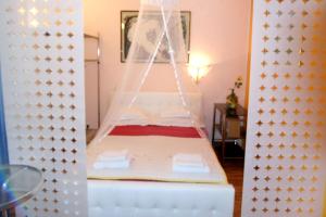 Posteľ alebo postele v izbe v ubytovaní Apartments by the sea Podgora, Makarska - 6713