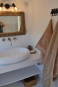 Ein Badezimmer in der Unterkunft Algarve Olive Tree Lodge
