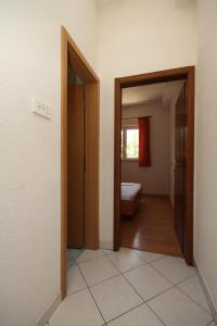 Kúpeľňa v ubytovaní Apartments with parking spaces Makarska - 6791 + 34 fotografií