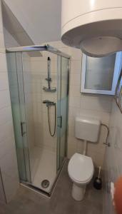 Koupelna v ubytování Apartments with parking space Povljana, Pag - 6468 + 34 fotografií