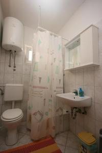 Koupelna v ubytování Apartments by the sea Starigrad, Paklenica - 6589