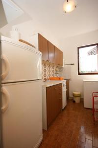 Nhà bếp/bếp nhỏ tại Apartments by the sea Starigrad, Paklenica - 6589