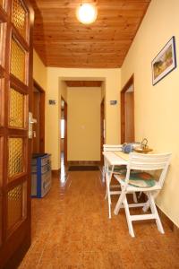 Fotografie z fotogalerie ubytování Apartments by the sea Starigrad, Paklenica - 6589 v destinaci Starigrad-Paklenica