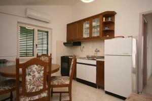 Kuchyň nebo kuchyňský kout v ubytování Apartments by the sea Turanj, Biograd - 6445 + 24 fotografií