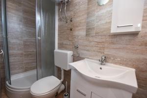 Koupelna v ubytování Apartments by the sea Metajna, Pag - 6522