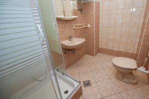 Koupelna v ubytování Apartments by the sea Metajna, Pag - 6522
