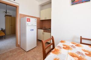 Kuchyň nebo kuchyňský kout v ubytování Apartments by the sea Metajna, Pag - 6522 + 37 fotografií