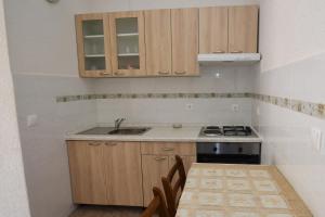 Kuchyň nebo kuchyňský kout v ubytování Apartments by the sea Metajna, Pag - 6522