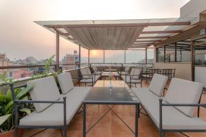 Un balcon sau o terasă la Himalayan Ghar