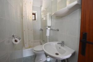 Koupelna v ubytování Apartments by the sea Metajna, Pag - 6522
