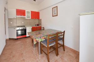 Kuchyň nebo kuchyňský kout v ubytování Apartments by the sea Metajna, Pag - 6522