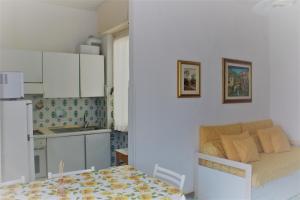 Kuchyň nebo kuchyňský kout v ubytování Appartamento Il Porticciolo